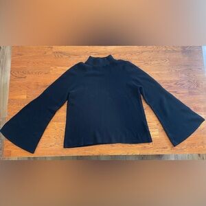 525 America Classic Black Knit Top‎